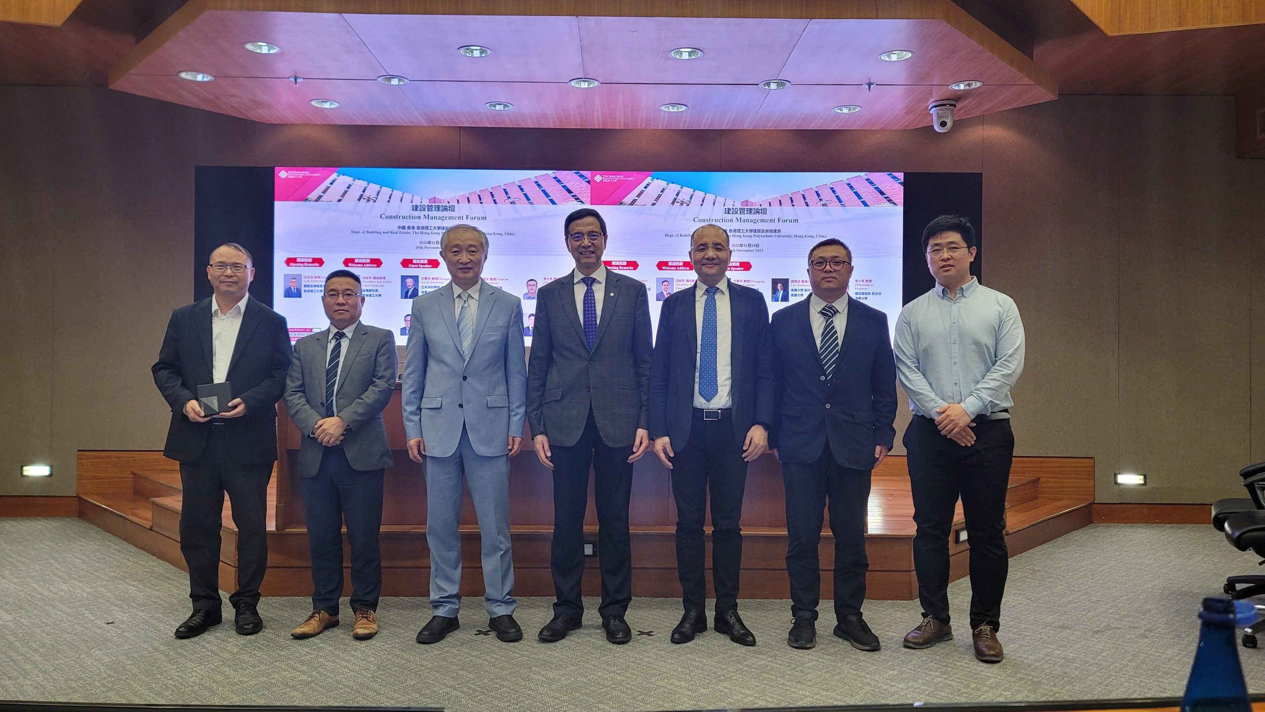 Prof. Lu was invited to give a keynote speech on the “Construction Management Forum” at HKPolyU on 20 November 2023