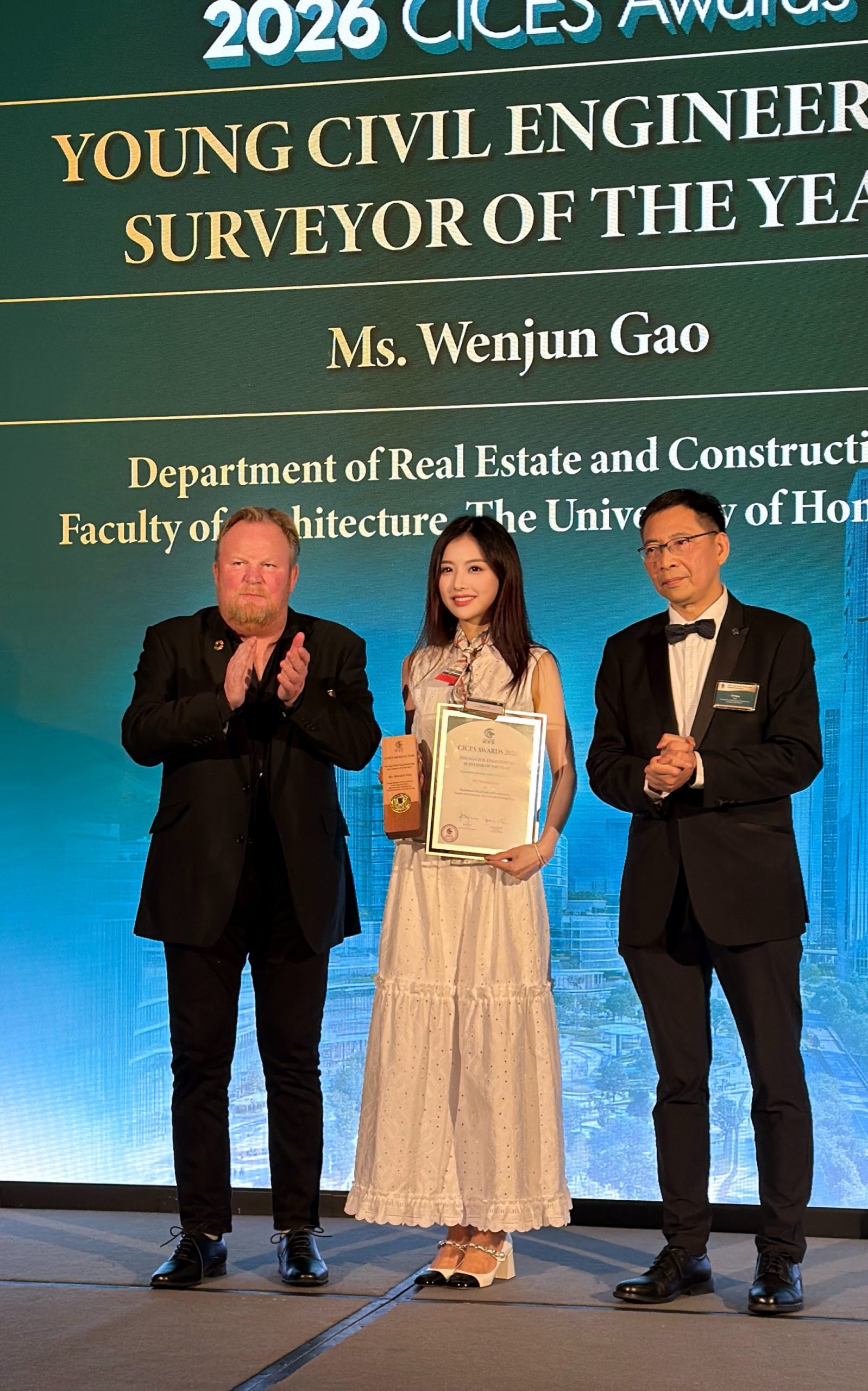 Congratulations to Wendy Gao who received the Young Civil Engineer Surveyor of the Year (2026) from the Chartered Institution of Civil Engineering Surveyors (CICES) (UK) (英国特许土木工程测量师学会 年度青年土木工程测量师)!